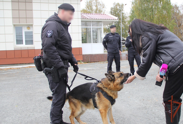 Посвященные Дню образования ОМОН торжественные мероприятия прошли в Уральском округе Росгвардии