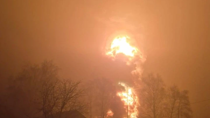 Атака дронов 3 декабря на Тамбовскую область: пожар на нефтебазе, закрыт аэропорт, кадры