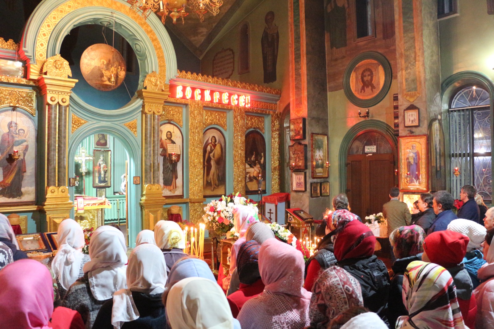 Праздник радоница в 2024 году. Церковь фото. Радоница в храме. Радоница богослужение. Радоница служба в церкви.