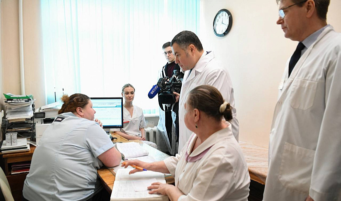 Игорь Руденя проинспектировал ход строительства детской поликлиники в Торжке и дал ряд поручений по развитию Торжокской ЦРБ