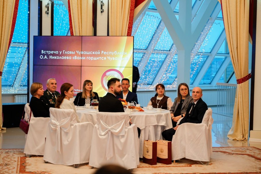 Олег Николаев поблагодарил выдающихся людей Чувашии за их вклад в развитие республики