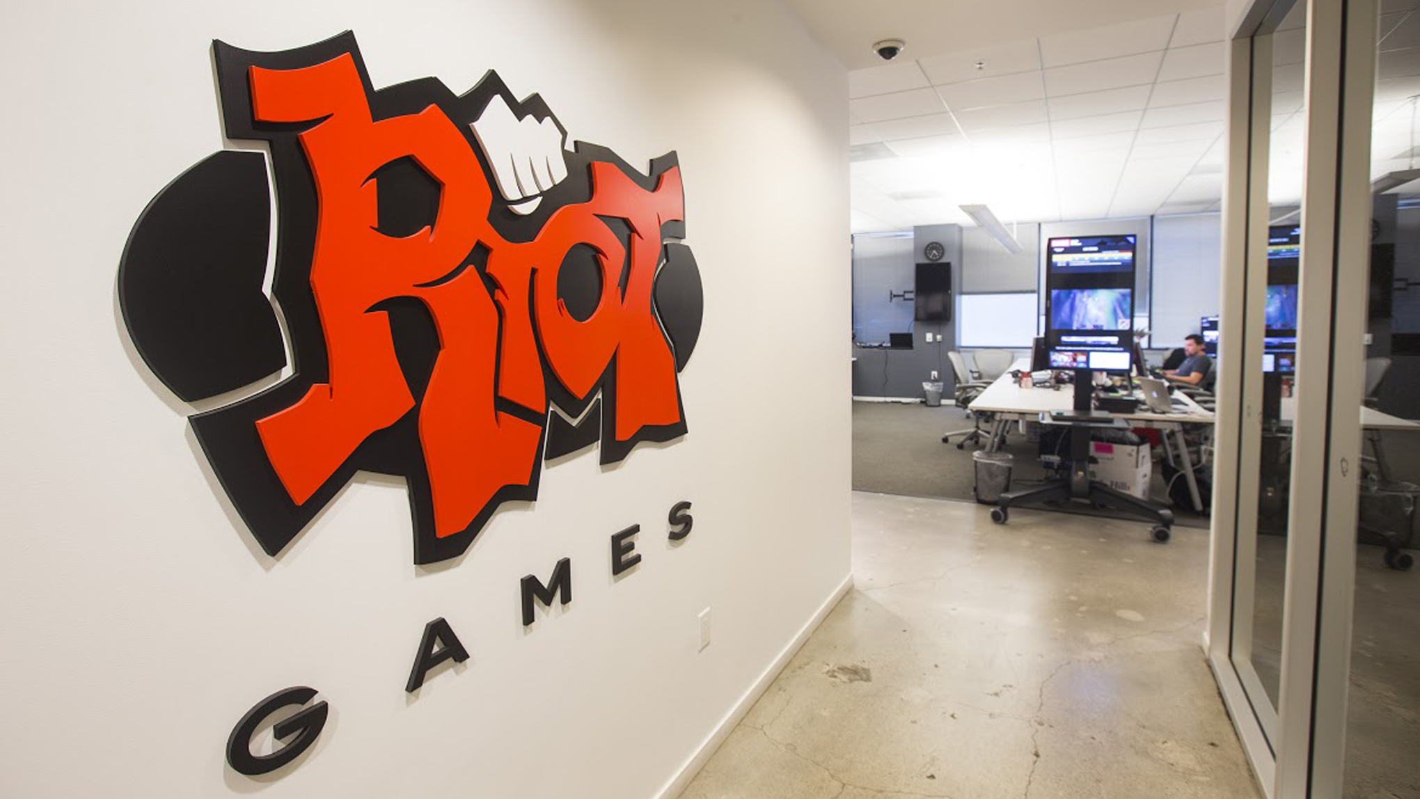 Riot games сайт. Rinat games. Riot games. Офис Райот геймс. Фирма Riot games.