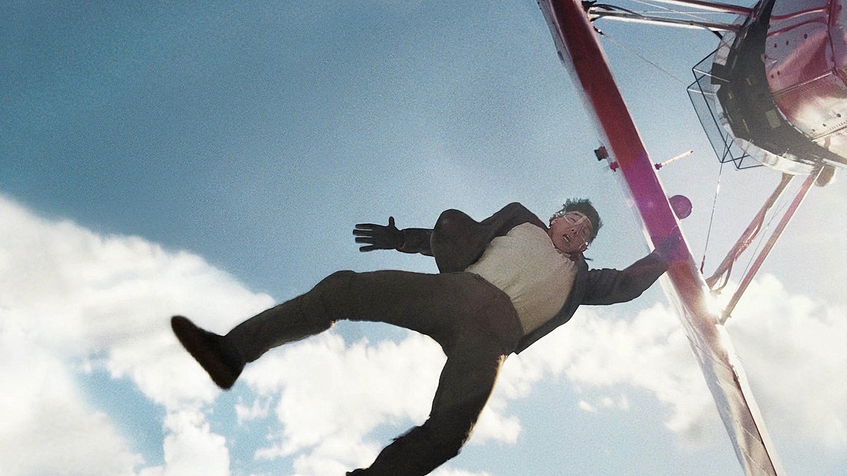 Актёр Том Круз на постере фильма 