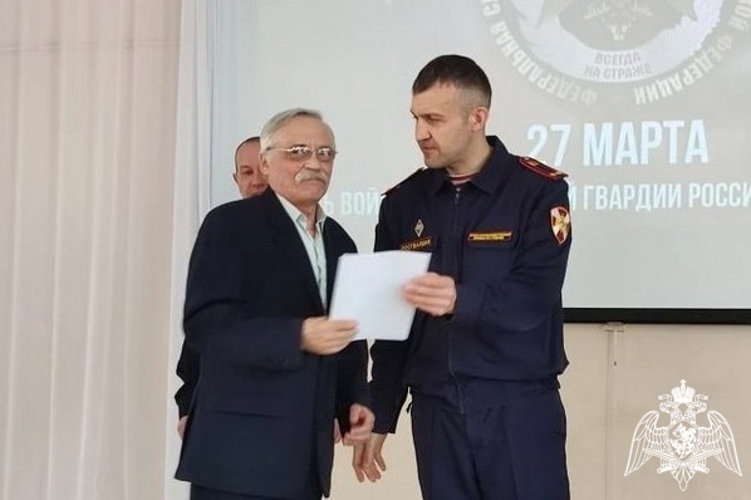 Кировские школьники поздравили росгвардейцев с юбилеем ведомства праздничным концертом