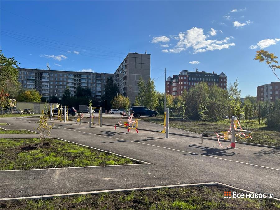 Лучший двор нижний тагил. Облагораживание двора ленинградский проспект нижний тагил. Рыльского, 9 дворик. Двор нижний тагил. Двор тагил.