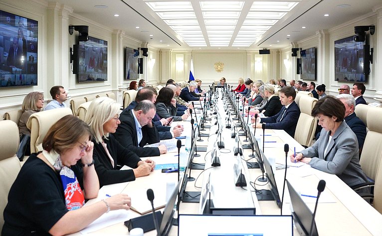 Круглый стол Комитета СФ по экономической политике совместно с Комитетом СФ по социальной политике «О реабилитации и абилитации инвалидов, в том числе из числа участников специальной военной операции, в целях их возвращения к трудовой деятельности»