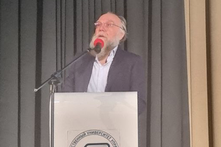 Главной звездой форума стал известный философ Александр Дугин