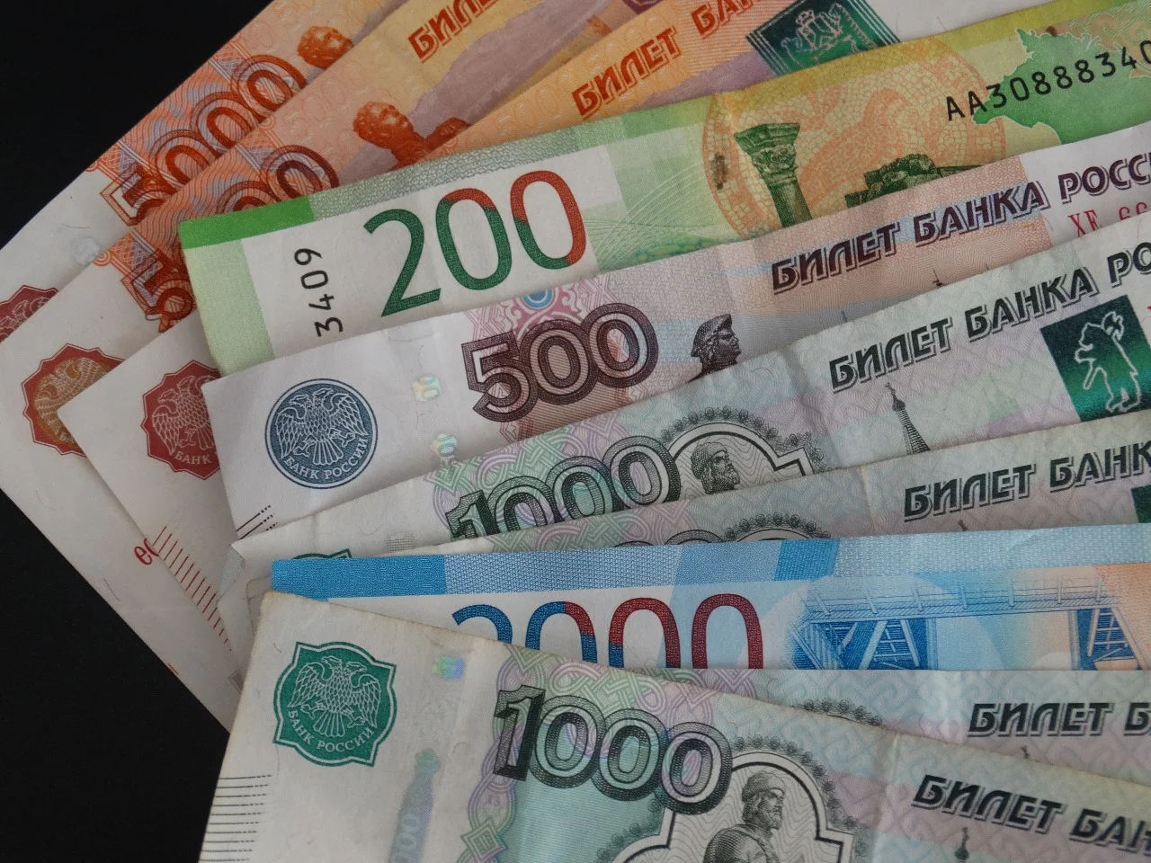 На карту зачислят дополнительные 13 000 рублей: Соцфонд определил кто имеет право на новое пособие