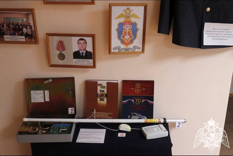 В Красноярском крае сотрудники Росгвардии совместно со школьниками приняли участие в фестивале школьных музеев и клубов патриотической направленности