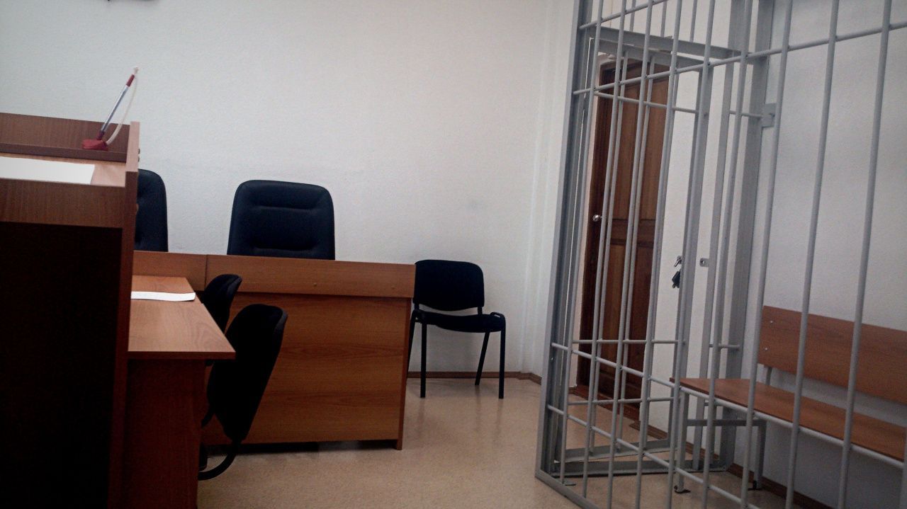 Карпинский суд ограничил свободу мужчине, который попался с наркотиками