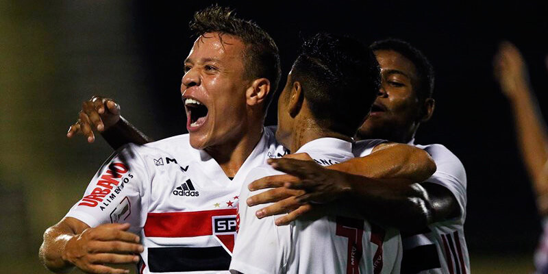 «Сан‑Паулу» сыграл вничью со «Спорт Ресифи», отыграв два мяча