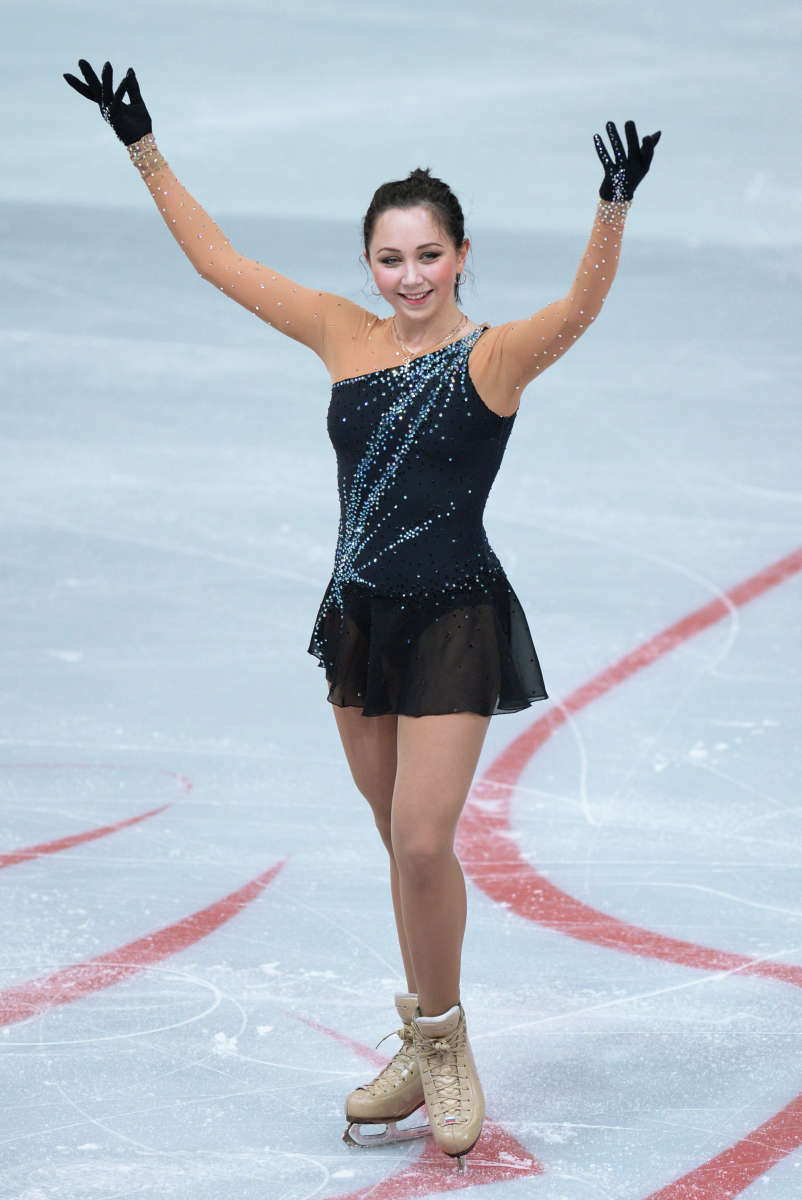 Елизавета Туктамышева выступает с короткой программой в женском одиночном катании во время соревнований на VI этапе Гран-при в Москве, 2013 год