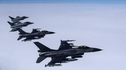 Истребители Eurofighter Typhoon и F-16
