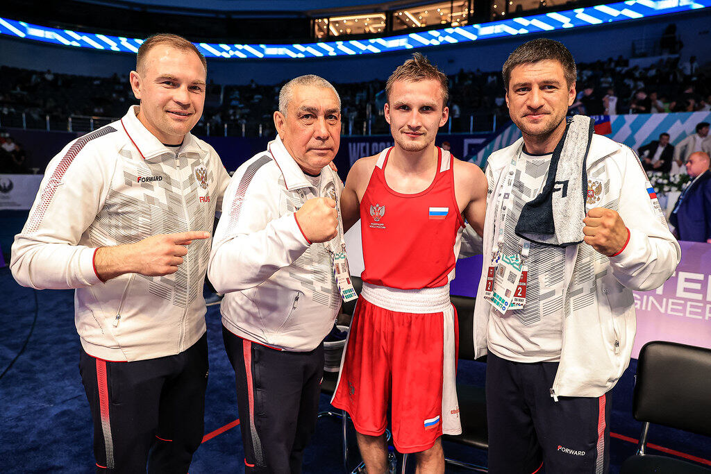 Шумков выиграл бронзу на чемпионате мира по боксу - фото