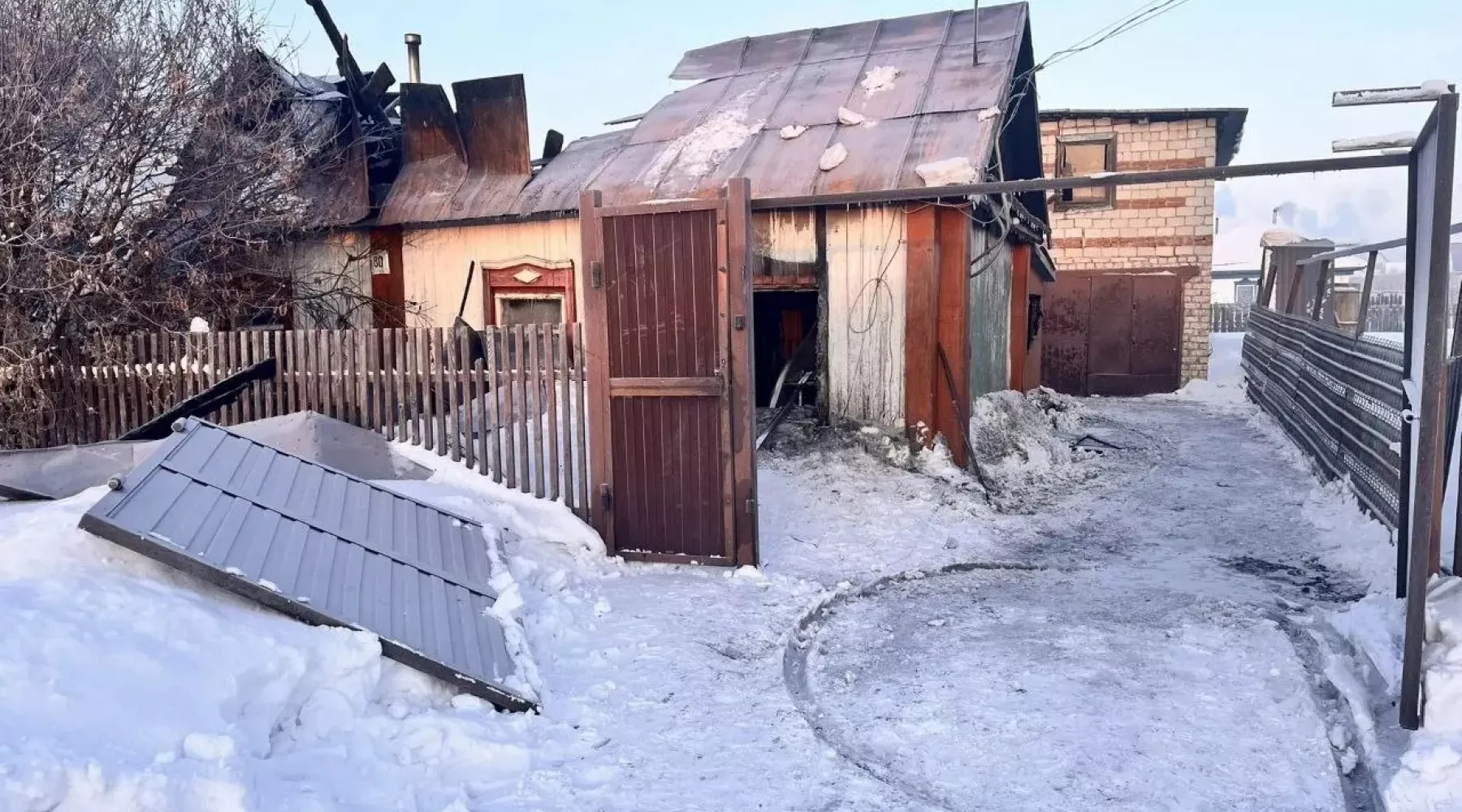 В Алтайском крае при пожаре в частном жилом доме погибли четыре человека