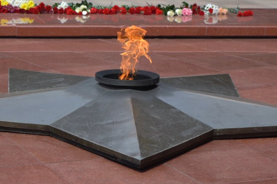 вечный огонь орел. вечный огонь кишинев. парк патриотов воронеж вечный огонь. газ вечный огонь. вечные огни и огни памяти реестр.