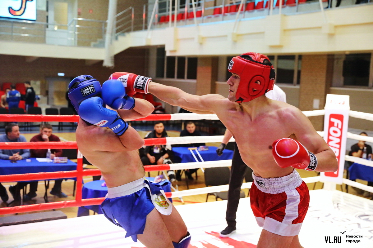 Максим мастер спорта по кикбоксингу в 2004