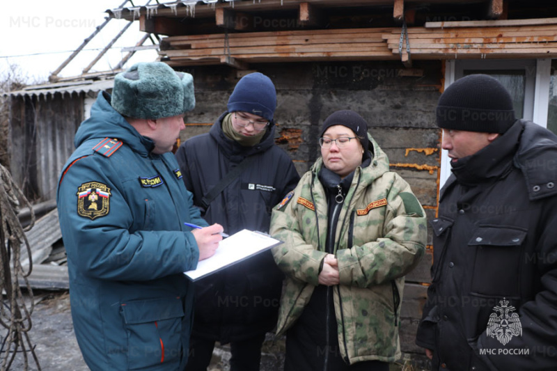 В пос. Ивановский сегодня инструктировали граждан по пожарной безопасности