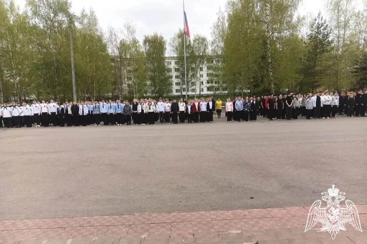 В предверии Дня Победы в Костроме прошёл смотр строя и песни