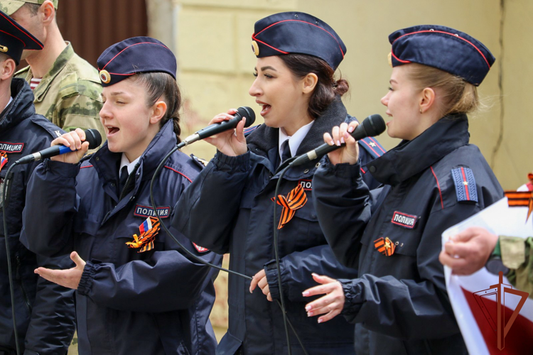 В Ставрополе росгвардейцы поздравили с наступающим Днем Победы ветерана Великой Отечественной войны