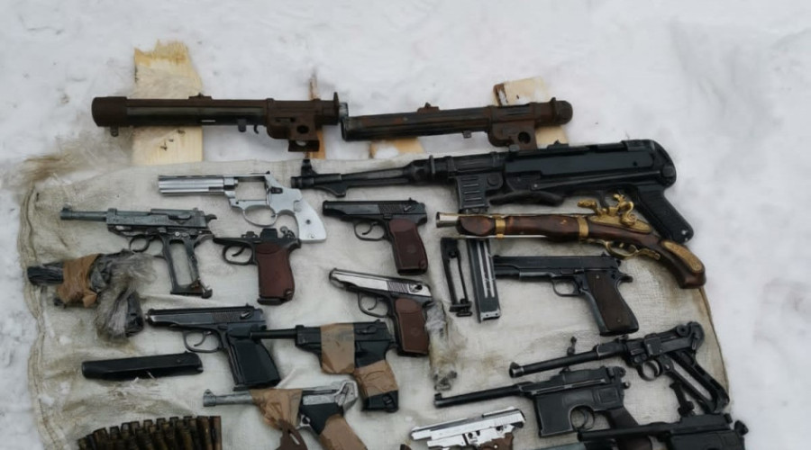Подпольные оружейные мастерские. Много огнестрельного оружия. Много оружия. Комиссионка оружия. Конфискованное оружие.