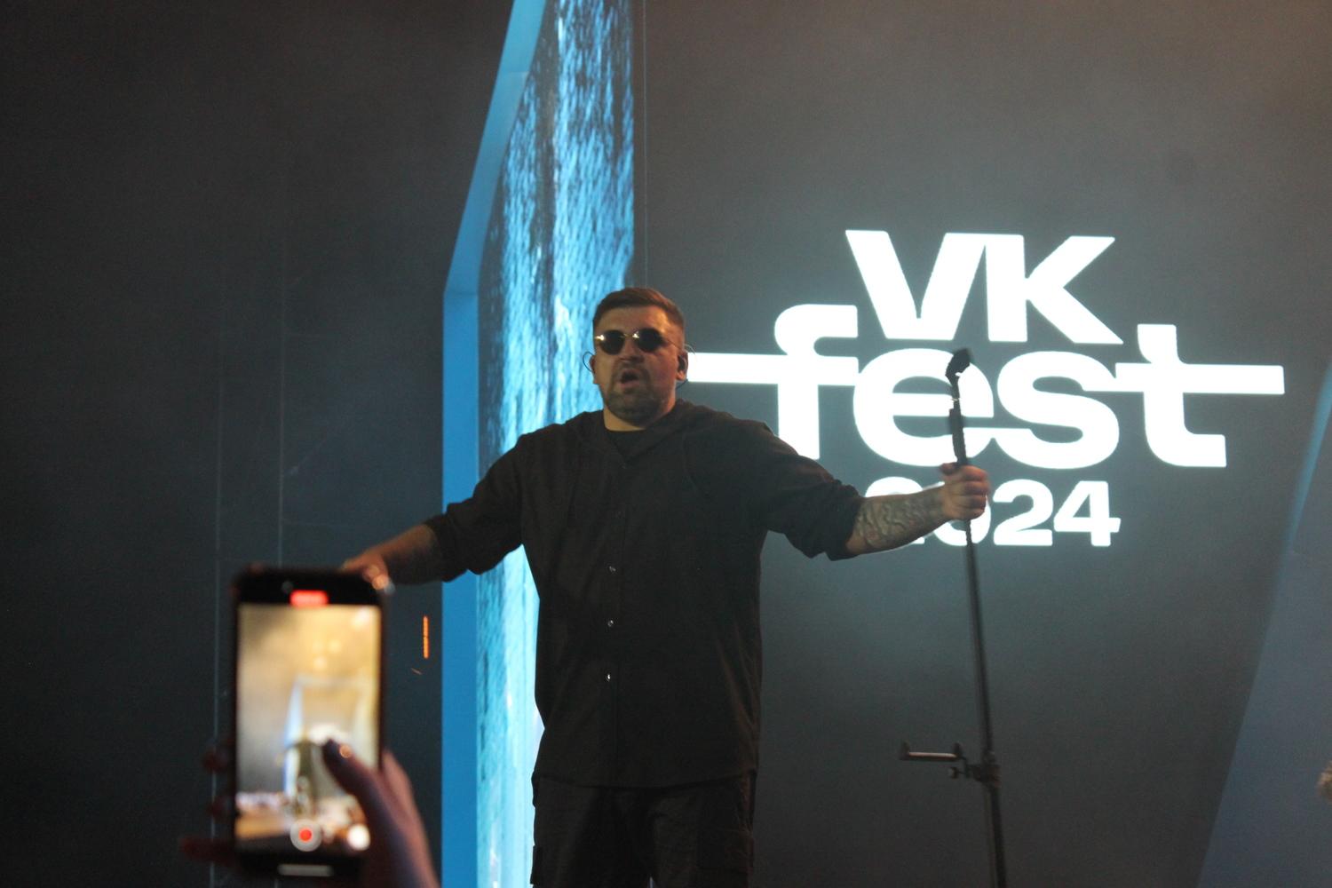 Фото В Красноярске прошел VK Fest: 67 ярких фото артистов из зрителей 55