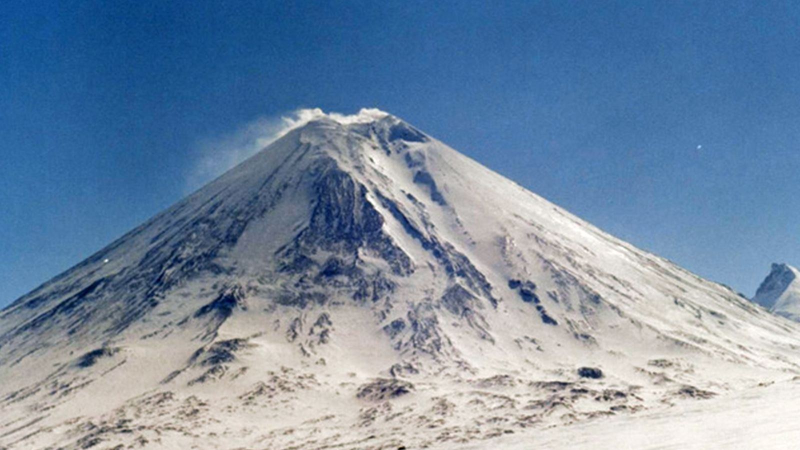 Извержение вулкана Ключевской сопки началось на Камчатке 