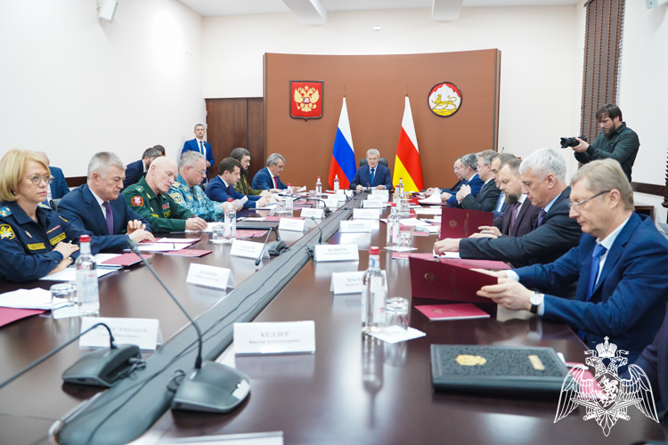 Командующий Северо-Кавказским округом Росгвардии принял участие в заседании окружного оперативного штаба