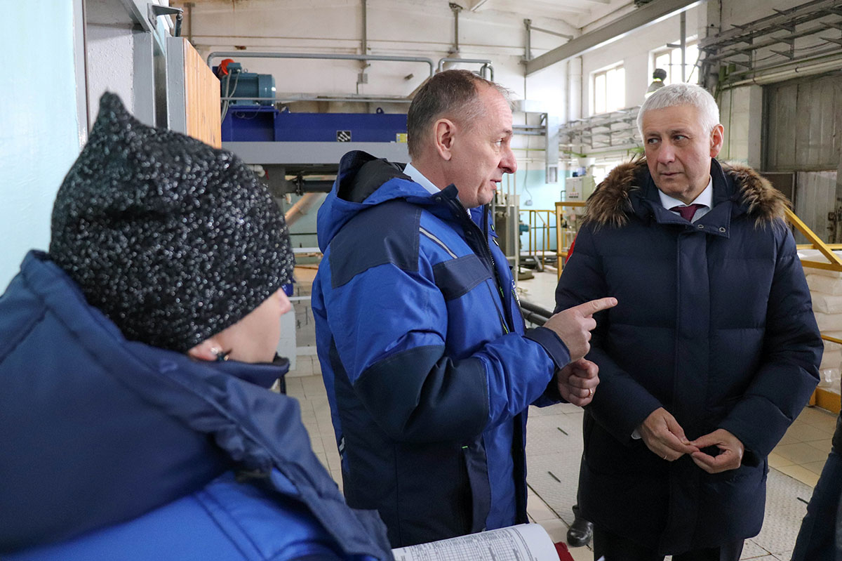 Глава Магнитогорска. Очистные сооружения в Германии. Мало Кизильский водозабор Магнитогорск. Фото руководителей идут.