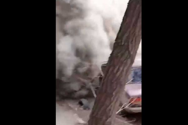 "Ой, мамочки": очевидцы сняли момент обрушения общежития в городе Хакасии. Видео