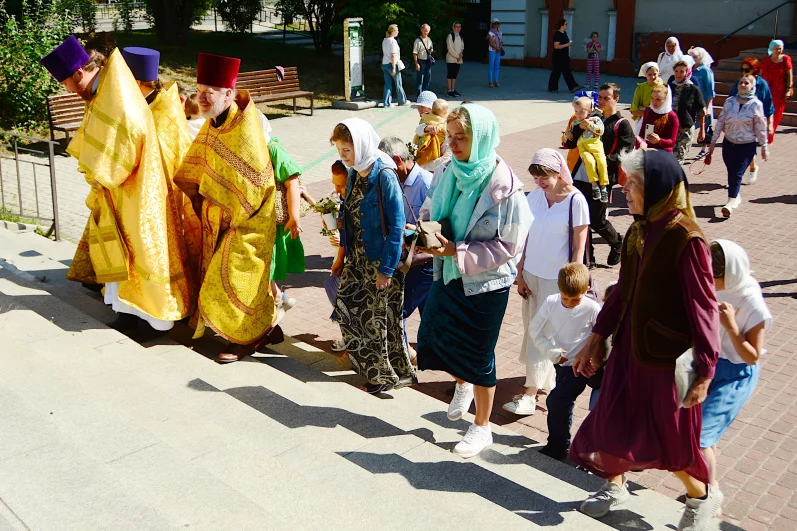 Несмотря на будний день, народу было немало.