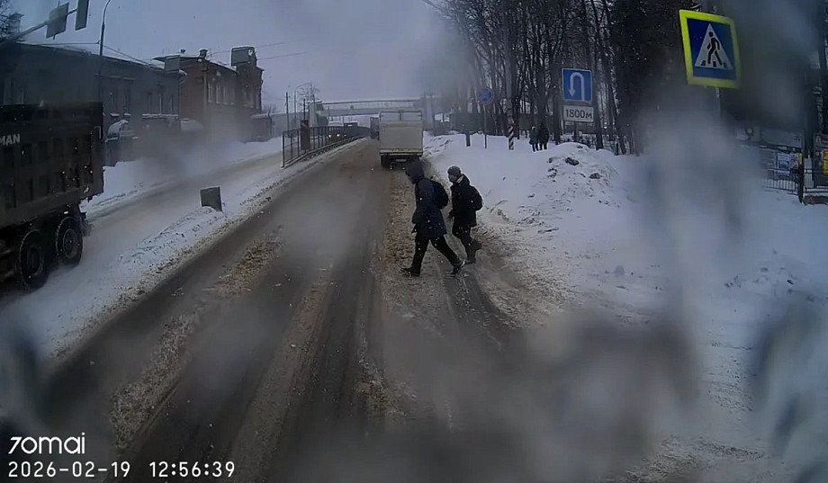 Во Владимирской области водитель КамАЗа сбил двух подростков 