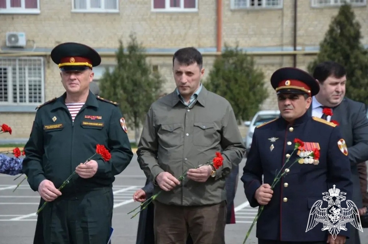 В специальном моторизованном полку махачкалинского соединения прошло торжественное мероприятие, приуроченное к юбилею ведомства
