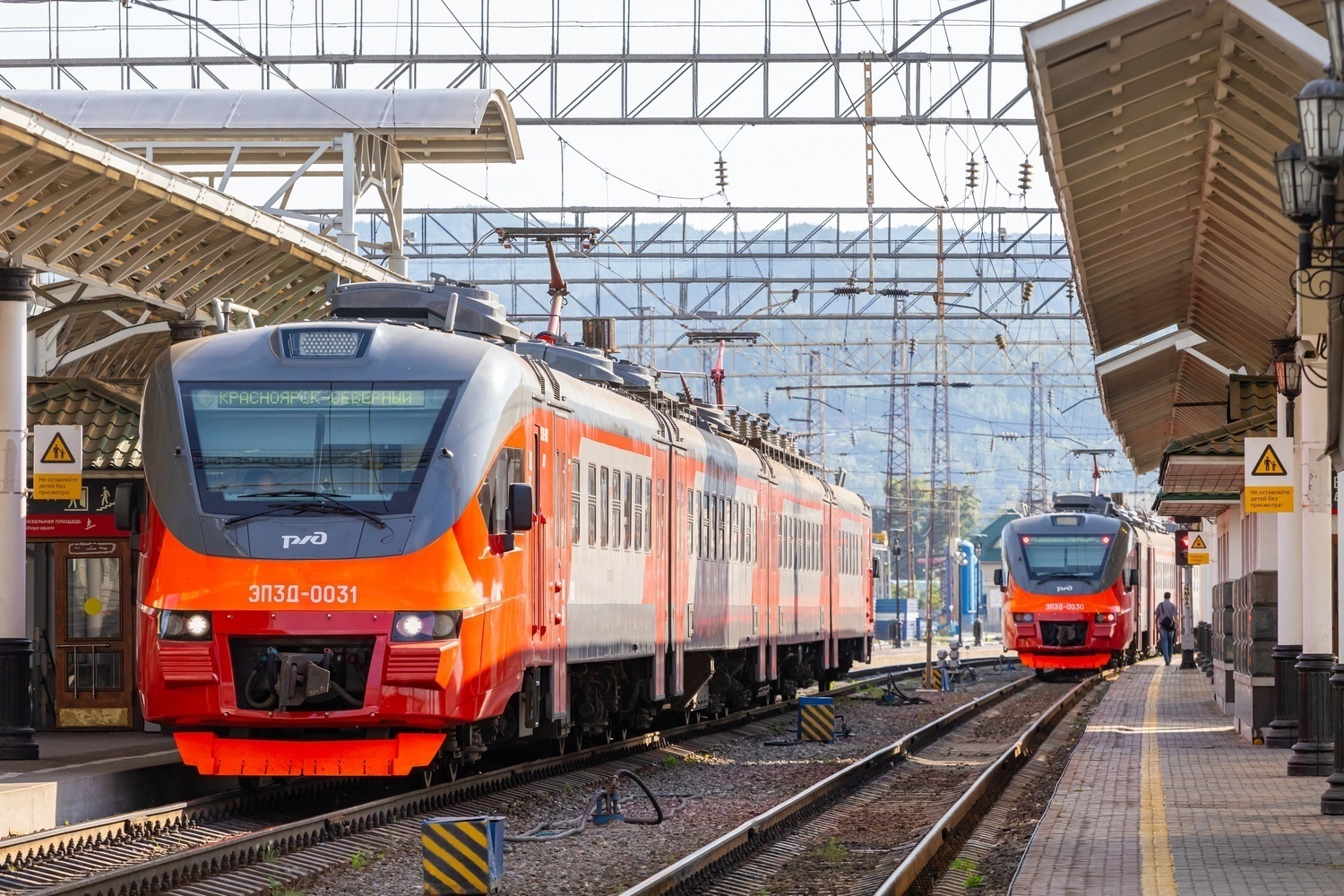 Электрички. Электричка Красноярск Уяр. Электропоезд Красноярск. Красноярская городская электричка. Красноярск вокзал электрички.