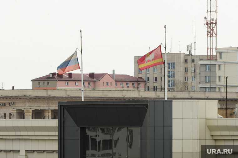 Флаги, траур. Челябинск