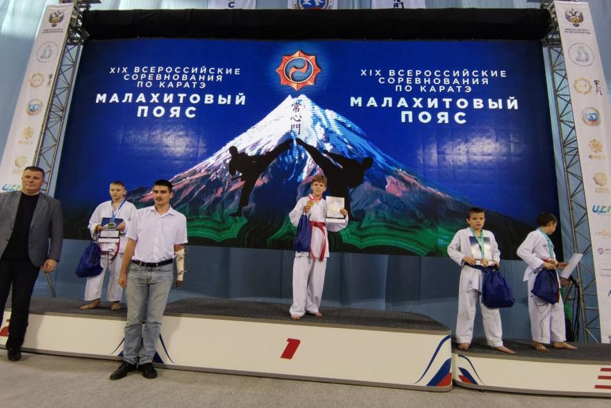 Пояс победителя по каратэ. Спорт дата малахитовый пояс. Спорт дата малахитовый пояс. Малахитовый пояс екатеринбург. Каратэ малахитовый пояс екатеринбург 2022 первое место.