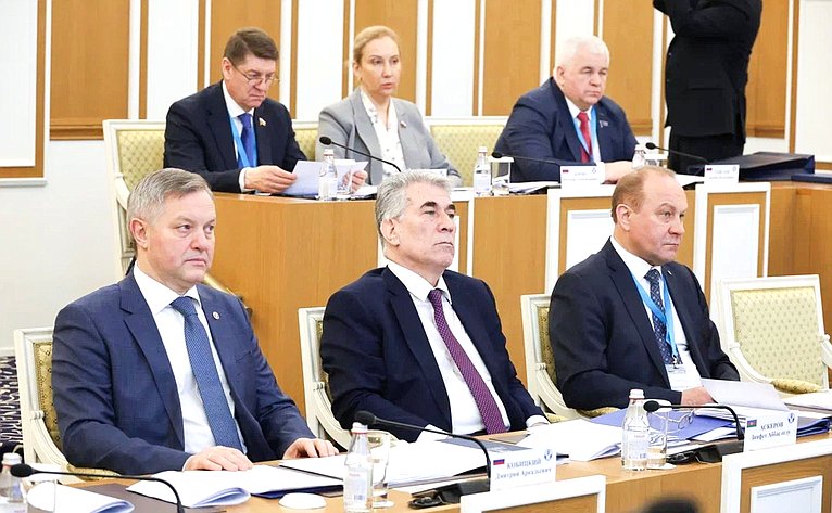Делегация сенаторов по наблюдению за проведением референдума по принятию новой Конституции Казахстана приняла участие во встрече в Конституционном суде Республики Казахстан