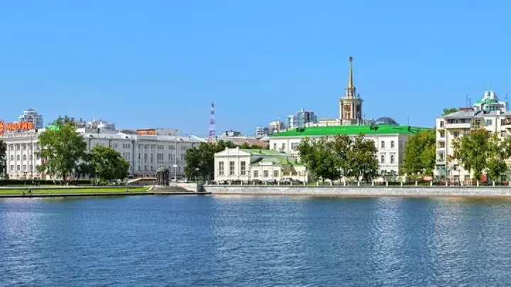 Кто ответит за глаза? Зачем вандалы испортили картину в музее ИЗО Екатеринбурга?