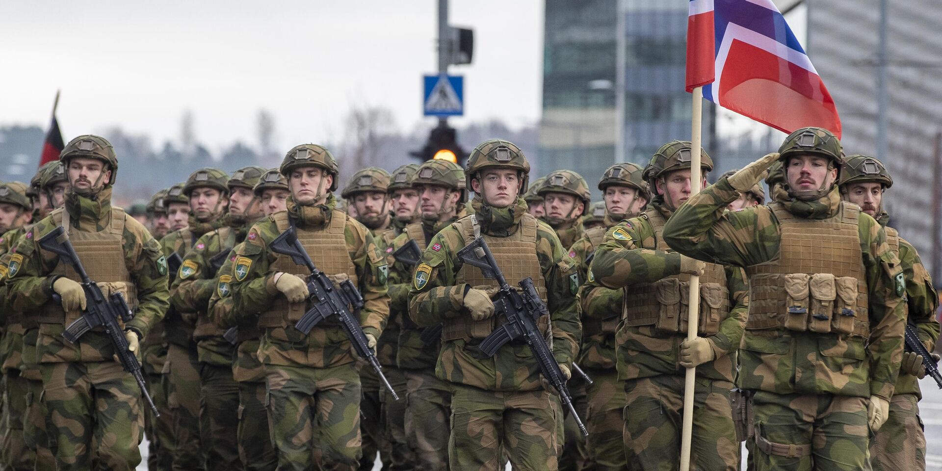 Норвежские солдаты маршируют на военном параде, посвященном 105-й годовщине вооруженных сил Литвы, Вильнюс - ИноСМИ, 1920, 11.06.2025