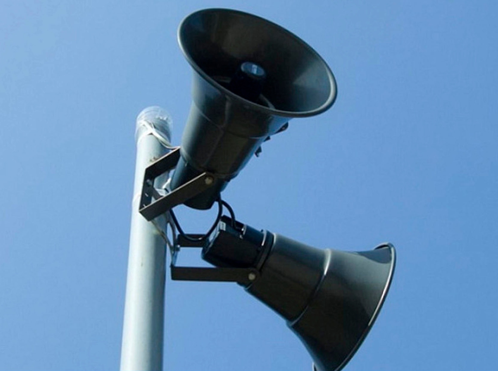 Система оповещения сигнал тревоги. Громкоговорители для оповещения. Громкоговоритель на улице. Системы оповещения гражданской обороны сирена. Электросирена с-40.