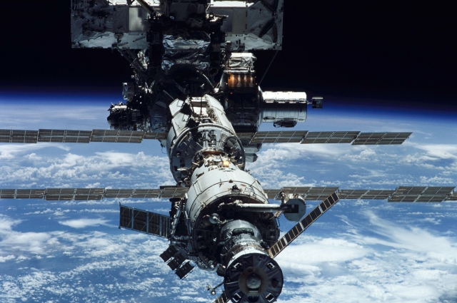 В Роскосмосе рассказали, как космонавты покинут МКС при внештатной ситуации