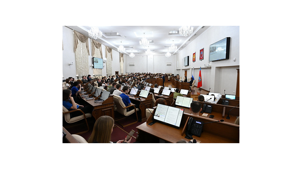 20 законодательных инициатив: Молодежный парламент Алтайского края подвел итоги работы созыва Фото №1