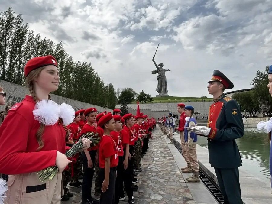 500 юных волгоградцев вступили в ряды патриотического движения 