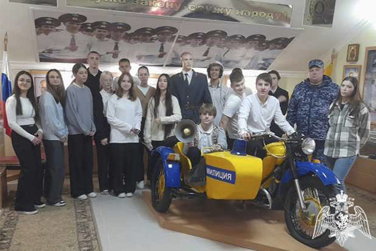 Сотрудники вневедомственной охраны Росгвардии отметили профессиональный праздник масштабными мероприятиями для молодежи