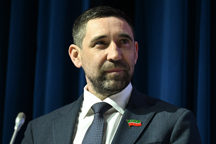В качестве составляющих успеха Данис Зарипов назвал не только трудолюбие, но и командную работу