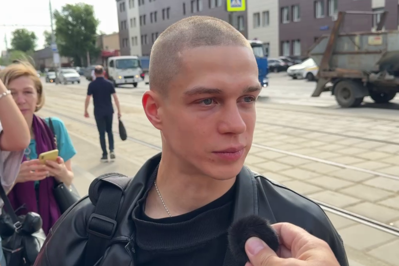 «Показательный пример»: депутат об уходе актера Калюжного в армию