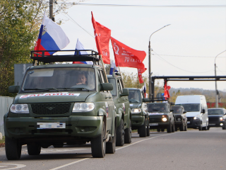 Внедорожники и большой груз гуманитарной помощи отправили из Зарайска в зону СВО