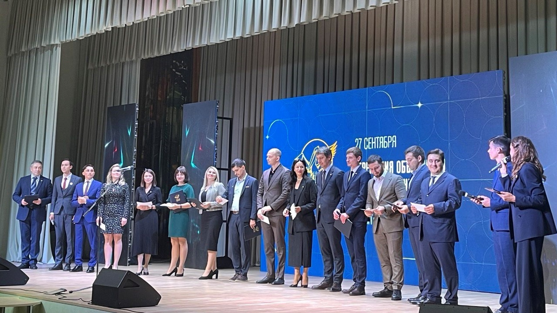 учитель года 2022 победитель. победитель учитель года 2022. дмитрий лутовинов учитель года. учитель года 2022 победитель. учитель года 2022 магнитогорск.