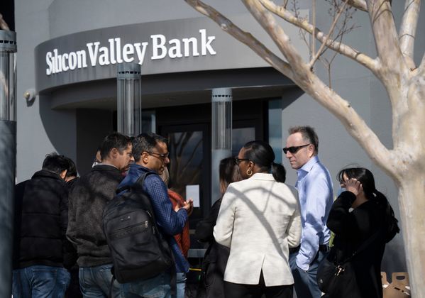 Клиенты Silicon Valley Bank пытаются вернуть свои вклады