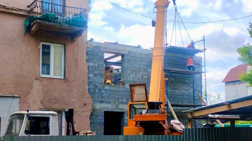 Подмосковные строители отремонтируют крыши 30 многоквартирных домов в Макеевке